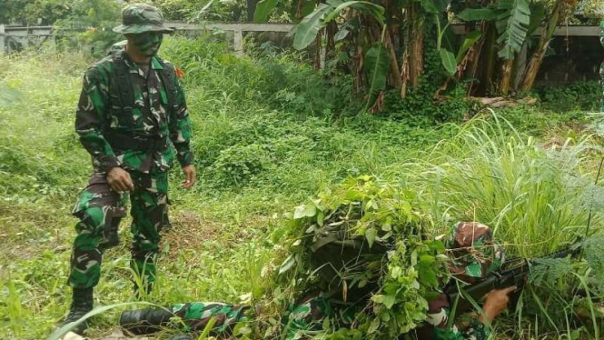 VIVA Militer: Personel Koramil 02 SB TNI AD gelar latihan militer perorangan