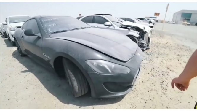 Ilustrasi mobil mewah ditelantarkan di Dubai.