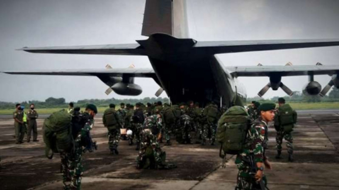 VIVA Militer:  Satgas Pamtas RI-PNG Penyangga Mobile, Yonif Para Raider 501