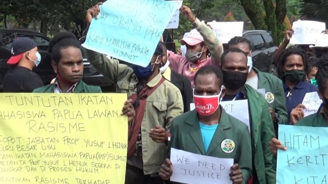 Mahasiswa Papua demo Guru Besar USU di Medan