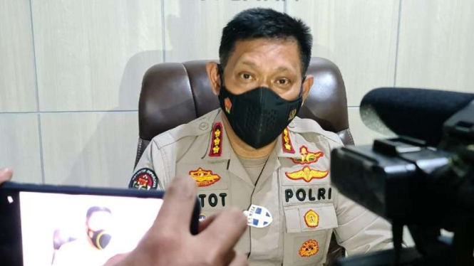 Kepala Bidang Hubungan Masyarakat Kepolisian Daerah Jawa Timur Komisaris Besar Polisi Gatot Repli Handoko