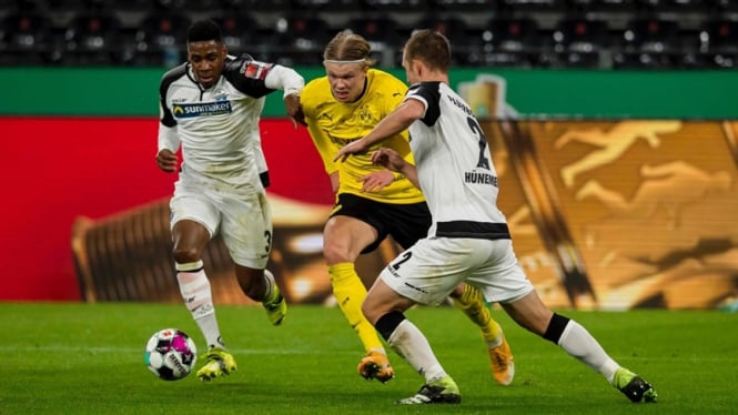 Pertandingan Borussia Dortmund vs SC Paderborn