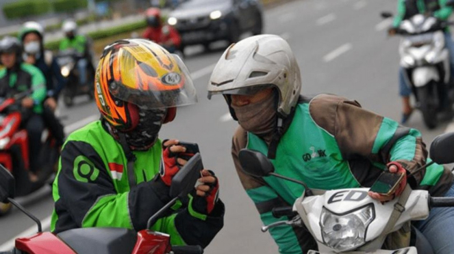 Representación de dos taxistas de motocicleta en línea (OJL)