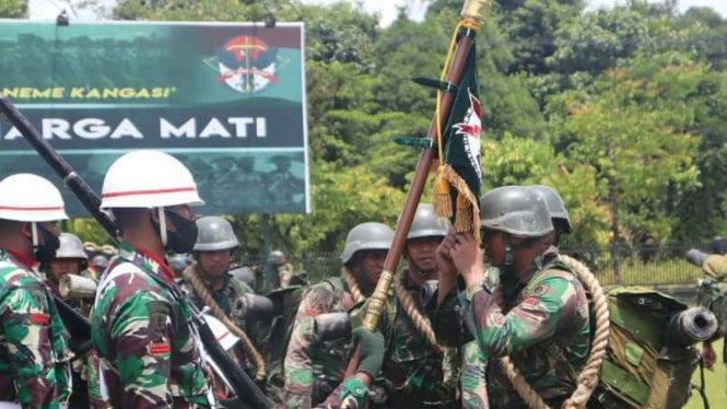 VIVA Militer: Prajurit Yonif 754/ENK menjalankan tradisi masuk satuan