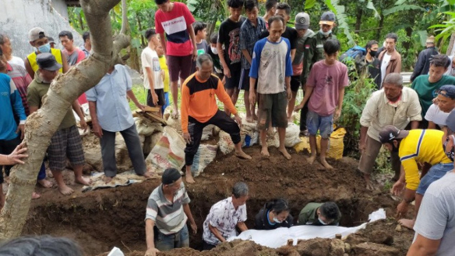 Jenazah korban banjir bandang Pasuruan (antara)