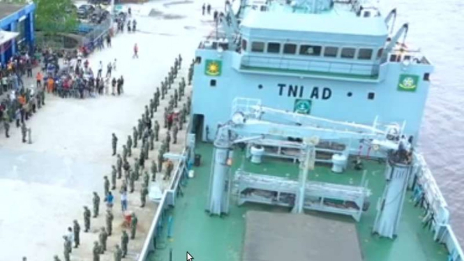 VIVA Militer: Kapal ADRI 50 pembawa logistik untuk korban banjir tiba di Kalsel 