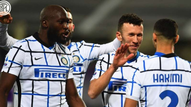 Pemain Inter Milan merayakan gol Hakimi