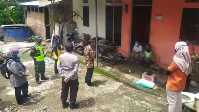 Pasien COVID-19 di Tulungagung kabur saat didatangi tim satgas.