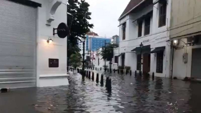 Kawasan Kota Lama Semarang terendam banjir