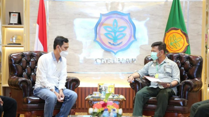 Mentan Syahrul Yasin Limpo menerima kunjungan CEO Minaqu Home Nature Ade Wardhana Adinata. 
