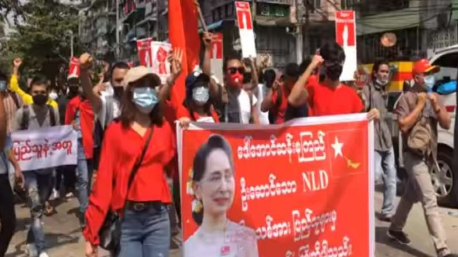 Aksi unjuk rasa di Yangon, Myanmar, memprotes kudeta militer 
