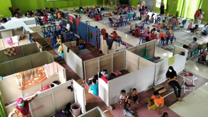 Pengungsi korban banjir warga Kudus, Jawa Tengah (antara)