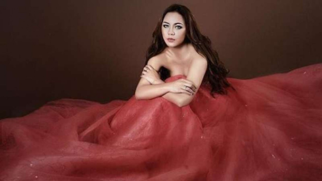 Seksinya Ratu Rizky Nabila, Istri Alfath Fathier yang ...