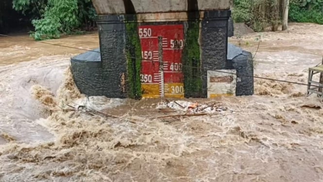 Pintu Air Depok Siaga 2, waspada banjir kiriman di Jakarta