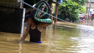 77 RT di Jakarta Terendam Banjir, Ada yang Capai 5 Meter