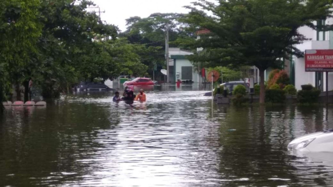 Banjir yang menggenangi RSI Sultan Agung Semarang.