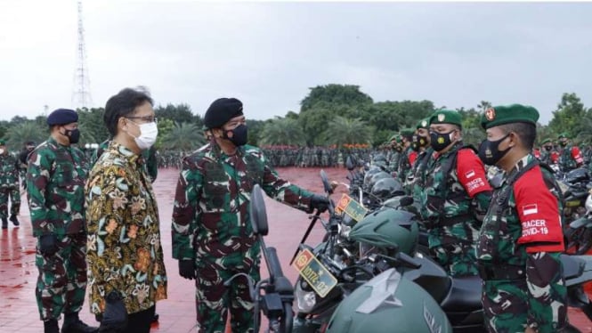 VIVA Militer: Panglima dan Menkes RI mengecek kesiapan Tenaga Vaksinator TNI