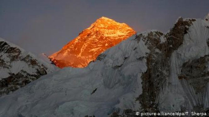 picture-alliance/dpa/T. Sherpa