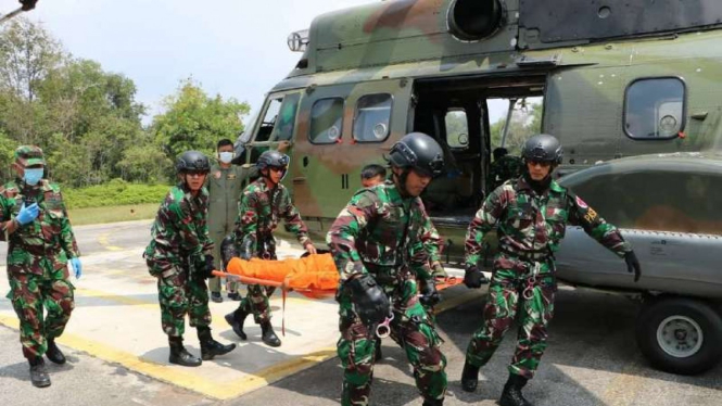 VIVA Militer: Pasukan elit Yonko 462 Paskhas gelar latihan SAR Tempur Bido Gesit