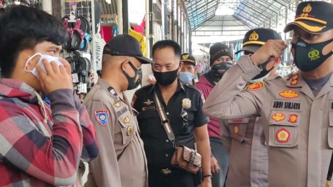 Kapolres Enrekang AKBP Andi Sinjaya Ghalib saat operasi yustisi