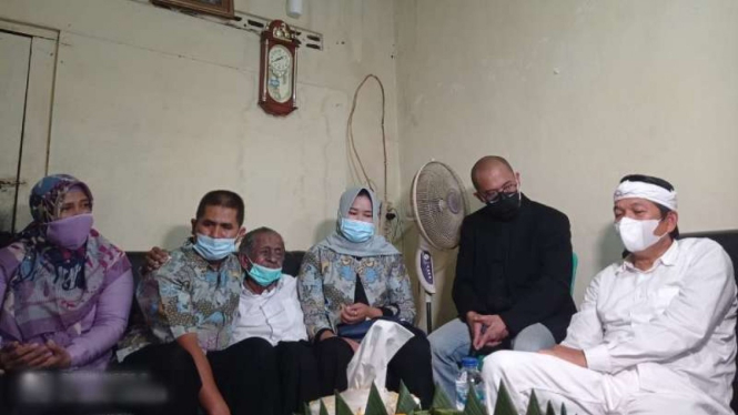  Anggota DPR RI Dedi Mulyadi memediasi anak yang menggugat ayah kandungnya