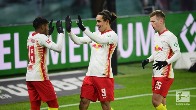 Pemain RB Leipzig merayakan gol