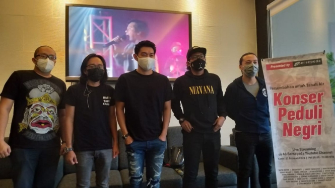 Ifan Seventeen kumpulkan donasi lewat Konser Peduli Negeri.