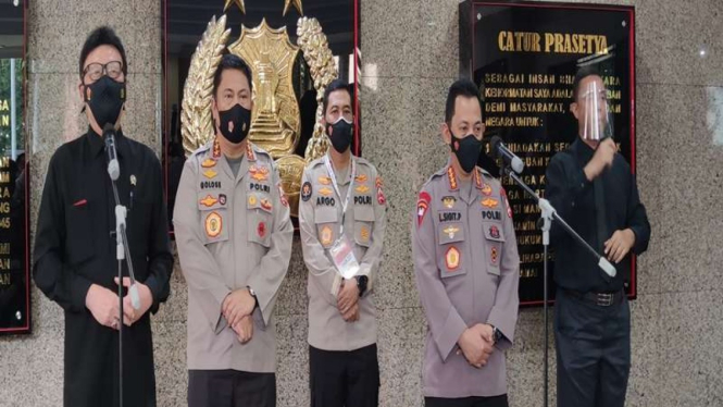 Kapolri Jenderal Listyo Sigit Prabowo bersama MenPANRB Tjahjo Kumolo