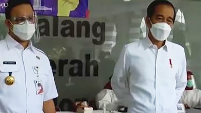 Presiden Jokowi dan Anies Baswedan Pantau Vaksinasi di Tanah Abang