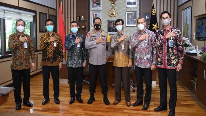 Kapolda Kalsel Irjen Rikwanto bersama pihak OJK regional Kalimantan