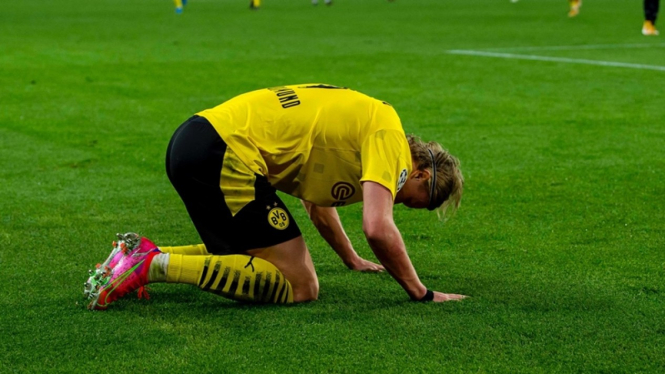 Erling Braut Haaland usai cetak gol di laga Borussia Dortmund melawan Sevilla