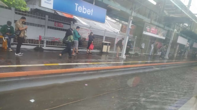 Genangan Air di Stasiun Tebet, Jakarta Selatan.