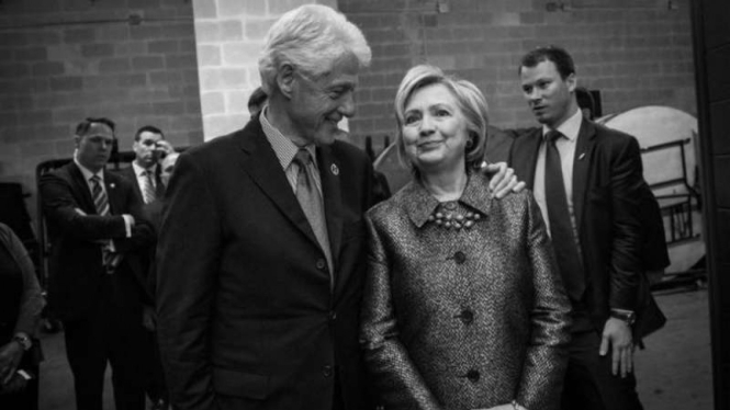 Foto unggahan Bill Clinton di Twitter dengan caption My Valentine
