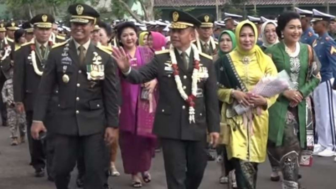 VIVA Militer: Jenderal TNI (Purn.) Mulyono dan istri, Rosita Ibrahim