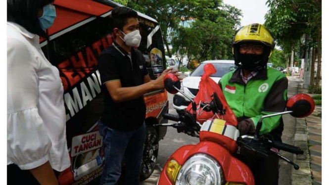 Mobil Senyum AKBP Memo Ardian Disaat Bagikan Hadiah Buat Yang Patuhi Protokol Kesehatan