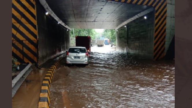 Banjir di kolong tol Halim