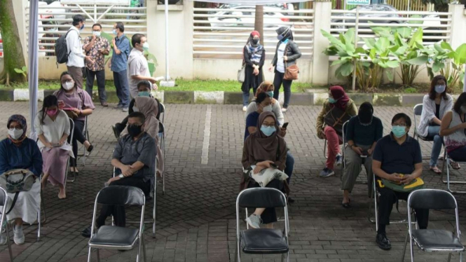 Pelaksanaan vaksinasi vaksin COVID-19 di Jawa Barat.