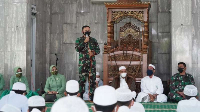 VIVA Militer: Brigjen TNI Achmad Fauzi datangi Ponpes Habib Hasan Alatas Bogor