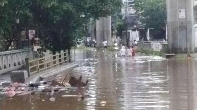 Banjir di Jl. Tendean, Jakarta Selatan.