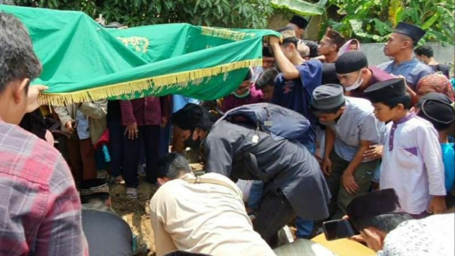  Pemakaman korban tewas kecelakaan maut di Kota Tebing Tinggi, Sumatera Utara