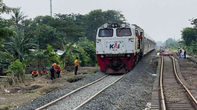 Ilustrasi kereta api melintas.