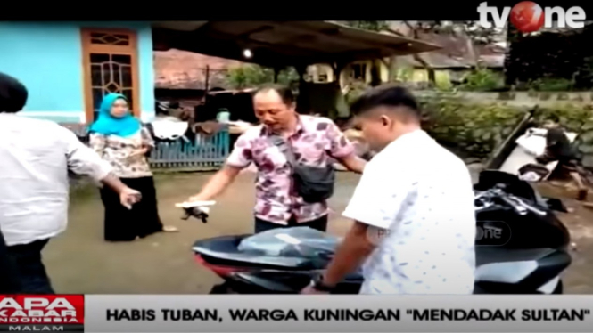 Dapat ganti rugi, warga Kuningan beli ratusan unit motor