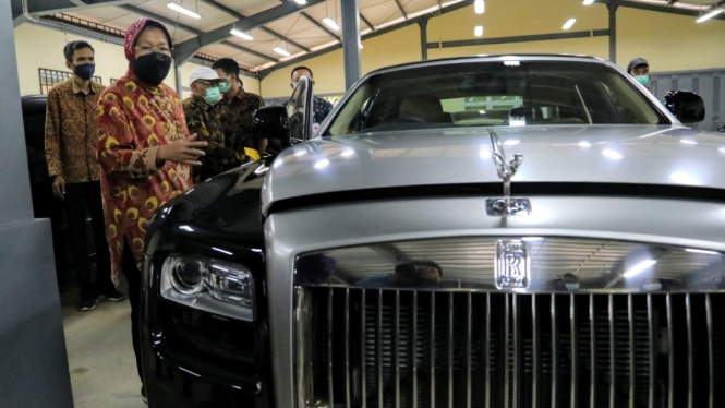 Rolls-Royce Ghost yang akan dilelang Kementerian Sosial