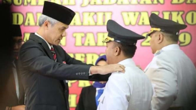 Wali Kota dan Wakil Wali Kota Tegal saat dilantik Gubernur Jateng Ganjar Pranowo