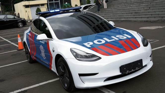 Mobil listrik Tesla jadi kendaraan patroli resmi Polri