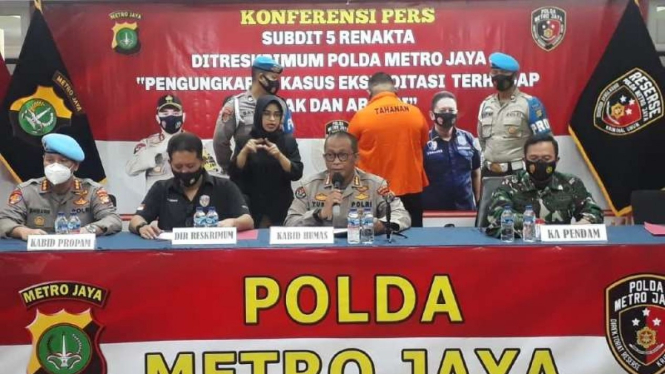 Kombes Yusri Yunus di konferensi pers Polda Metro Jaya