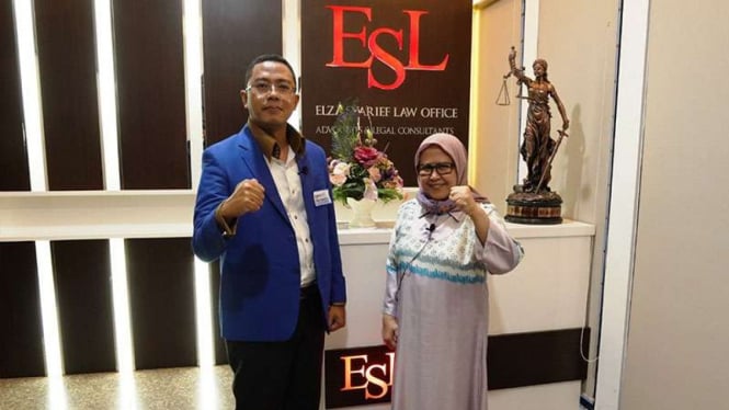 Elza Syarif bersama Presiden DPN Indonesia, Faizal Hafied