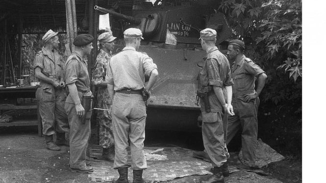 Tank Belanda yang bertuliskan Jan Cox 5914