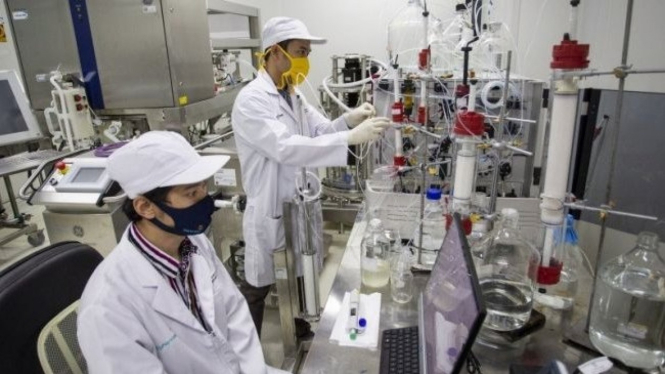 Peneliti meriset pembuatan vaksin Merah Putih di salah satu laboratorium PT Bio Farma (Persero), Bandung, Jawa Barat, Rabu (12/8/2020).