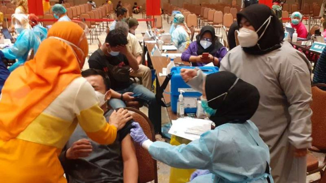 Vaksinasi COVID-19 pedagang pasar Kota Tangerang
